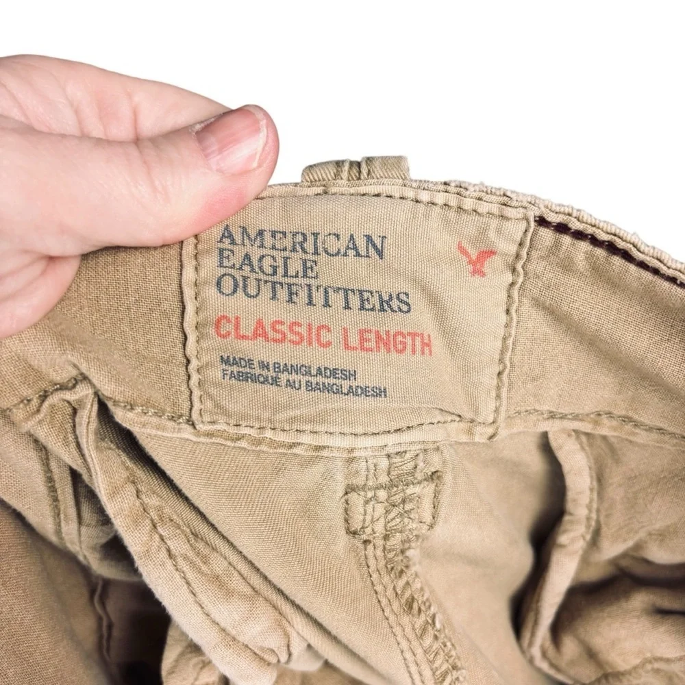 American Eagle Outfitters Very Y2K Classic Cargo Shorts – Sz 38 (Excellent)